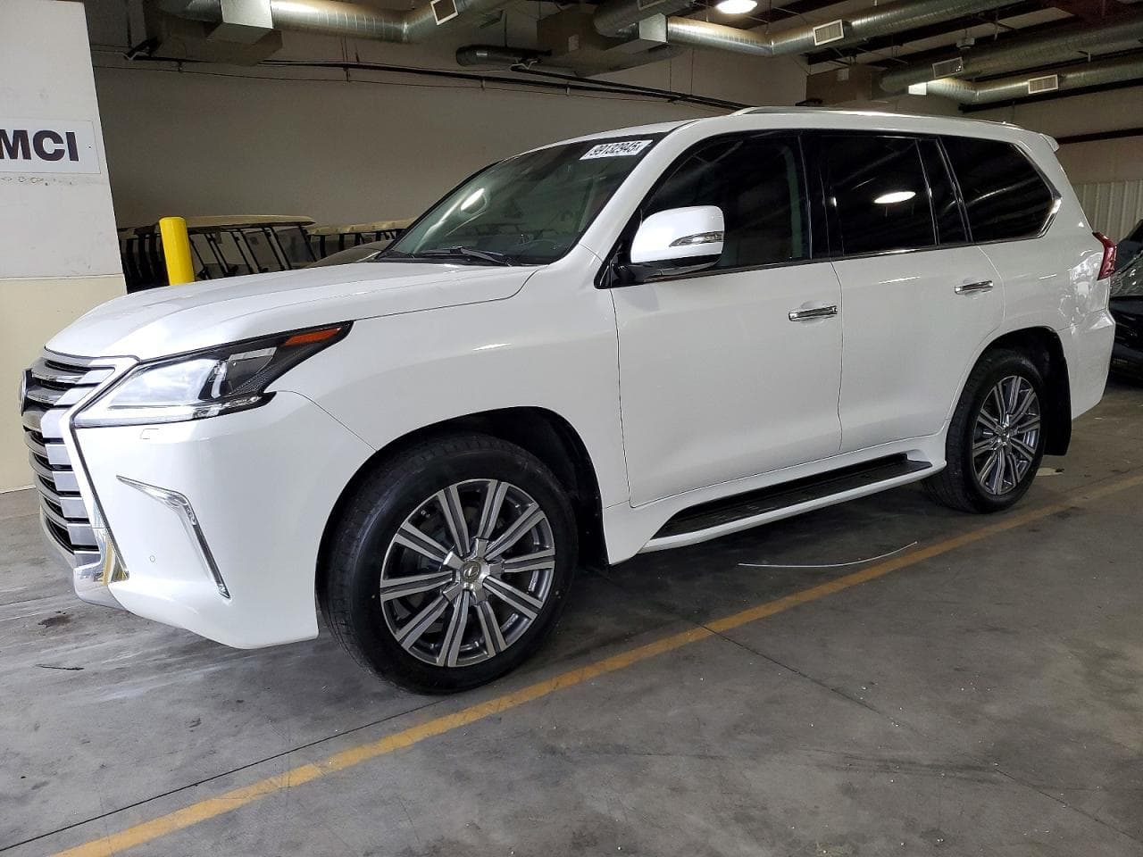 LX570